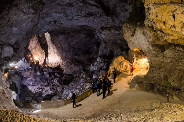 Devil's Throat Cave